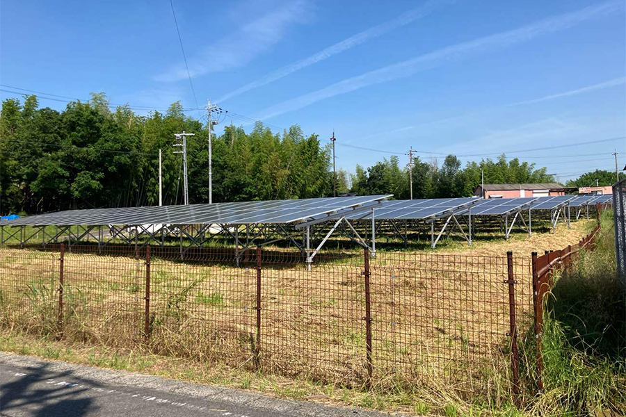 写真:愛知県知多郡阿久比町の遊休地に設置した太陽光発電設備(1)