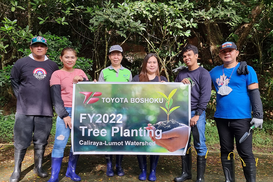 写真：トヨタ紡織フィリピンの植樹活動