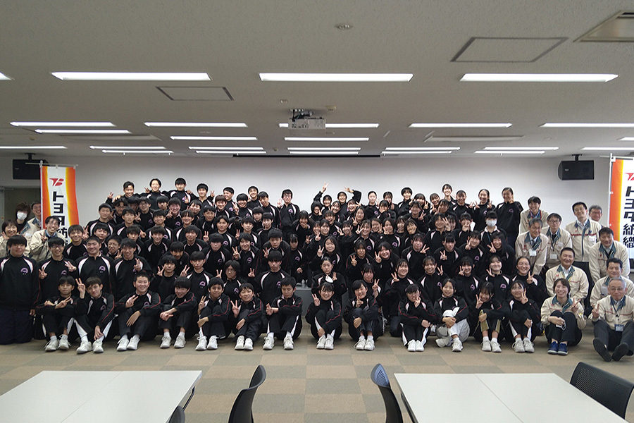 写真:藤岡南中学校のみなさんとの交流会