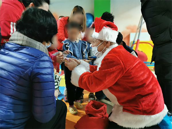 写真:子どもたちと交流しました(1)