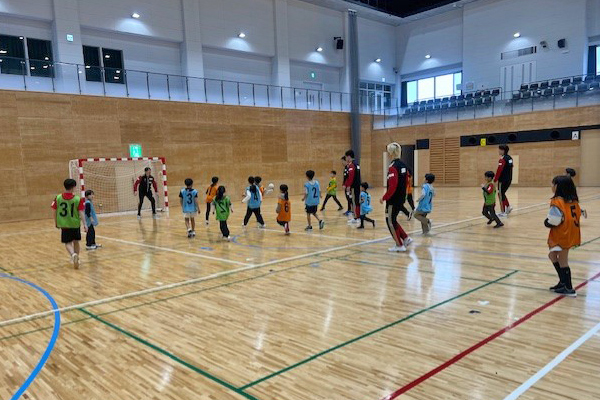 写真:2025年度は地元小学校から約20人が参加しました(1)