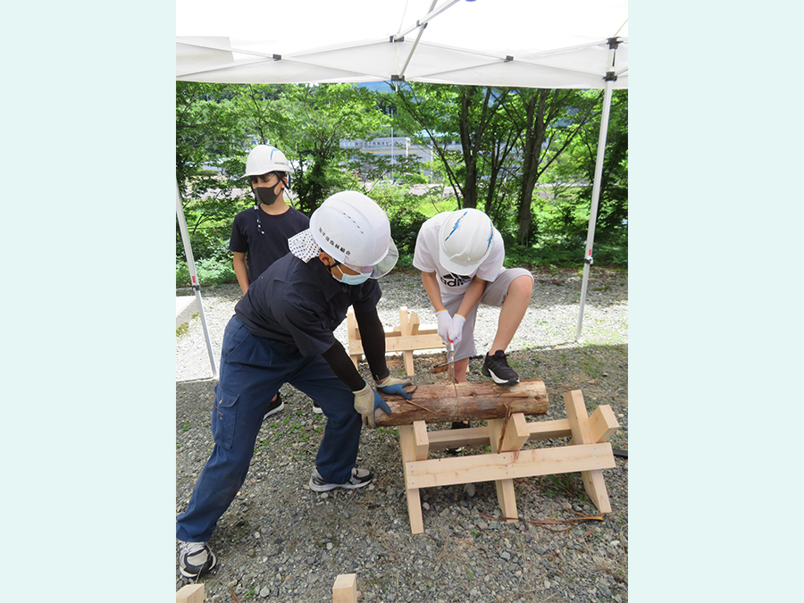 Photo:Community exchange activities at the environmental forest Kashimo, held for the first time in three years (Toyota Boshoku)