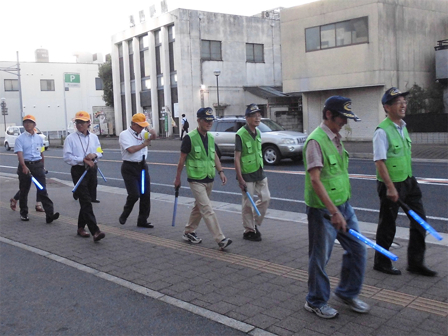 写真:地域の方と一緒に刈谷市内の見回り活動を実施(2)