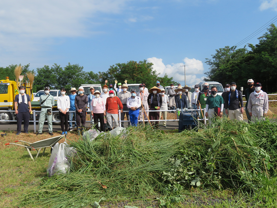 Photo:Environmental beautification activities with local residents in the Sanage Kamekubi area of Toyota City