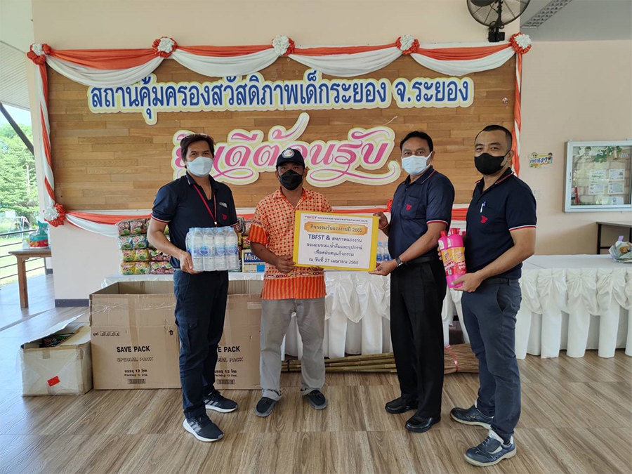 Photo:Donations handed to a representative of the children’s welfare facility
