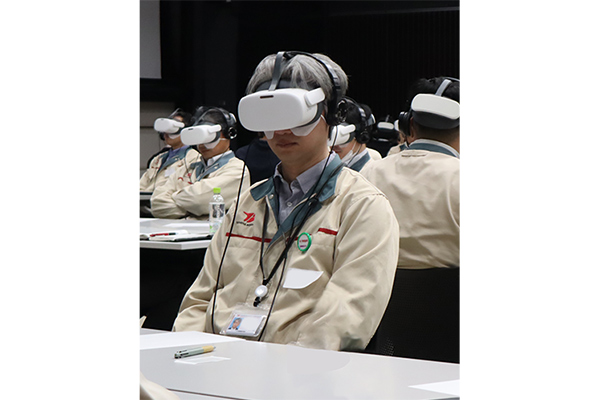 ロゴ：VRによる発達障がいの特性理解体験