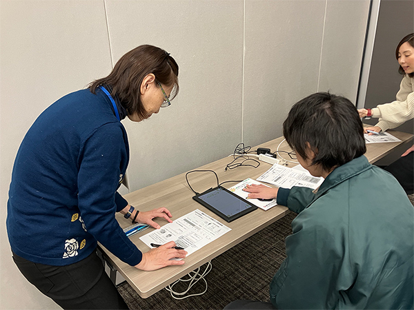 写真：38歳コース　血管年齢や普段の野菜摂取量を測定