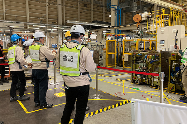 写真：現場KY大会でのリスク抽出