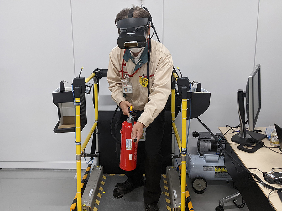 Photo:Fire extinguisher training using VR