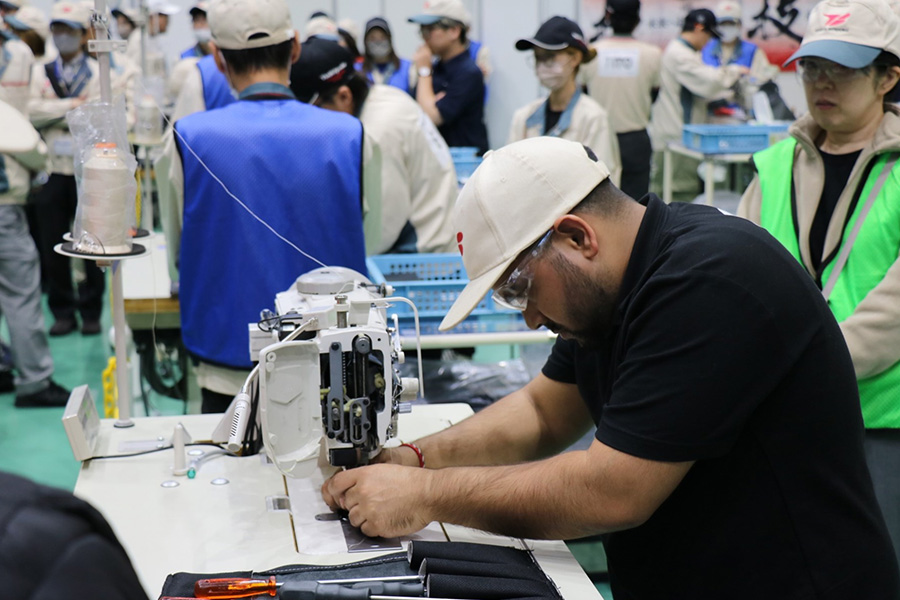 写真:カバー製作