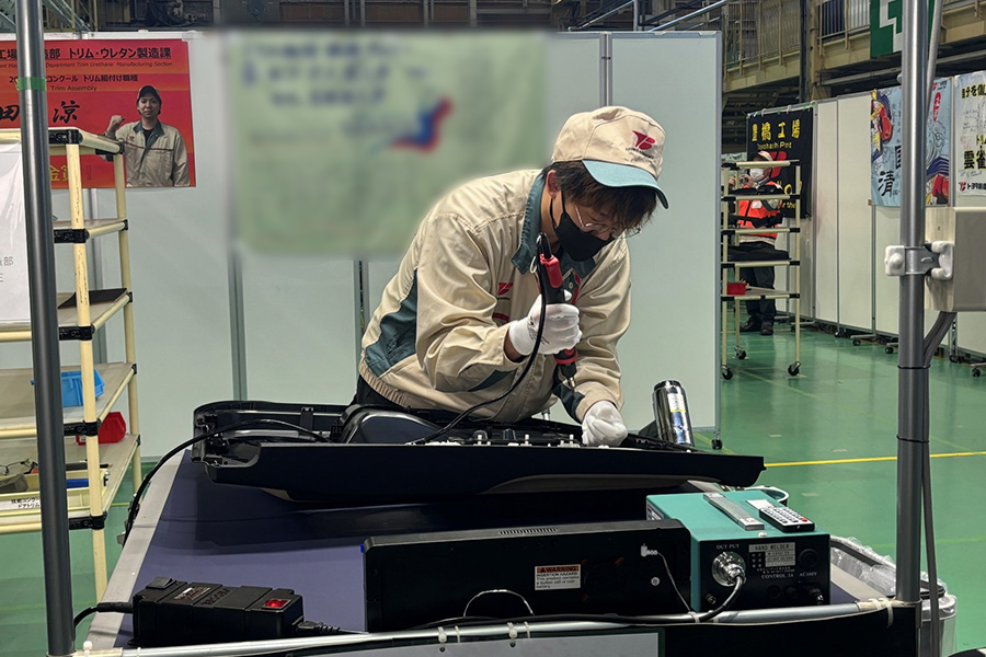 写真:トリム組付