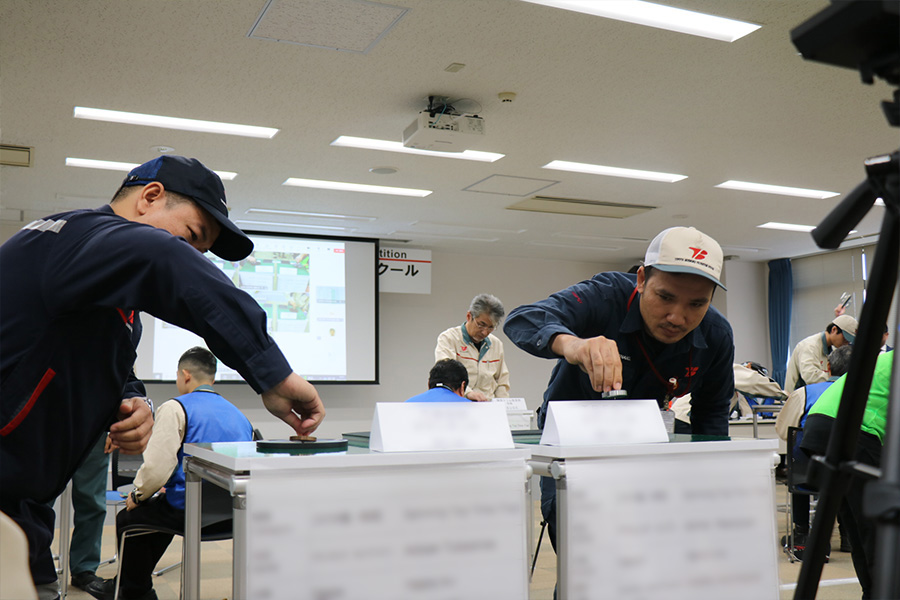 写真:加工機仕上げ職種コマ大戦(時間対決)