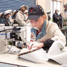 写真：カバー製作