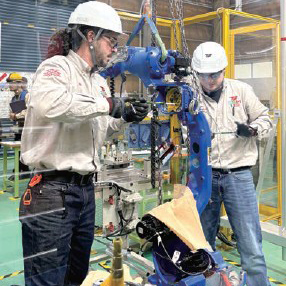 写真：ロボット保全