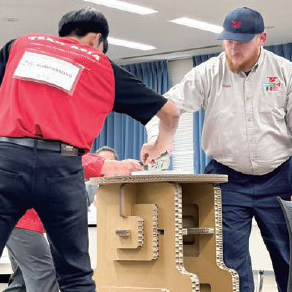 写真：加工機仕上げ職種コマ大戦（時間対決）