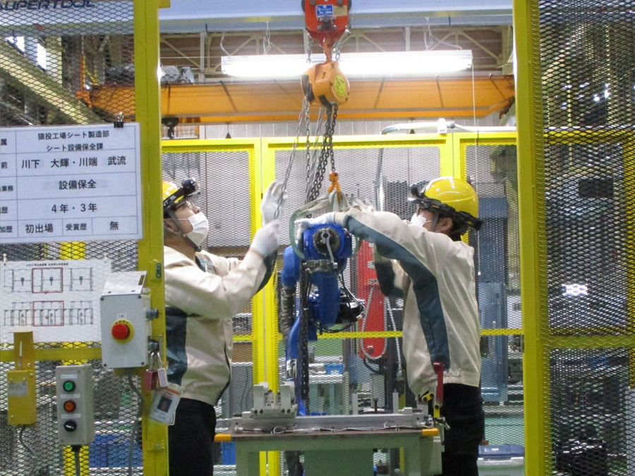 Photo:Robot maintenance