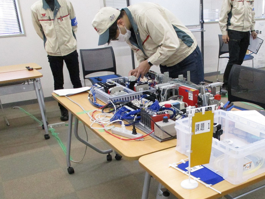 Photo:Equipment maintenance