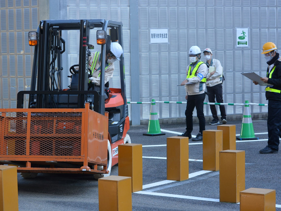 Photo:Forklift