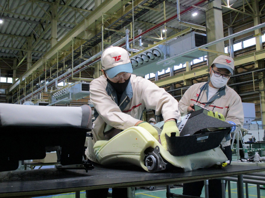 Photo:Seat assembly