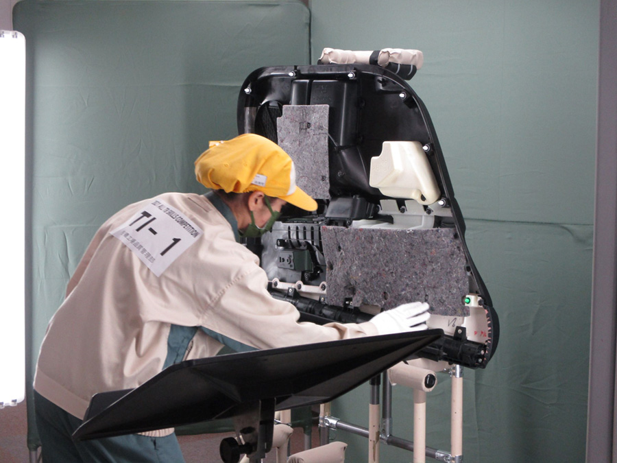 Photo:Trim inspection