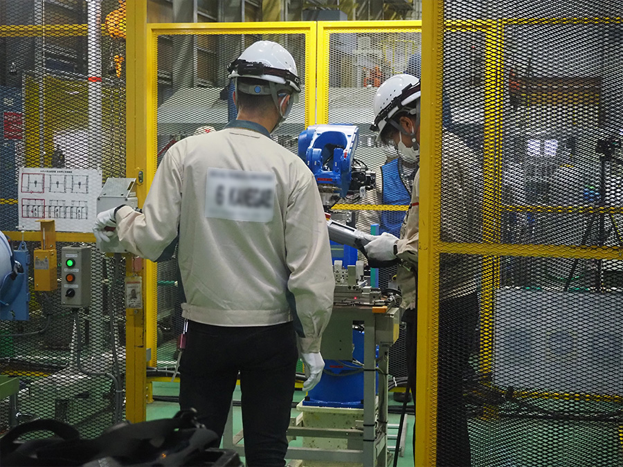 写真:ロボット保全