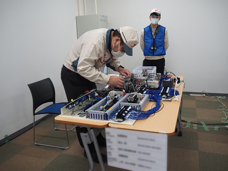 写真:設備保全