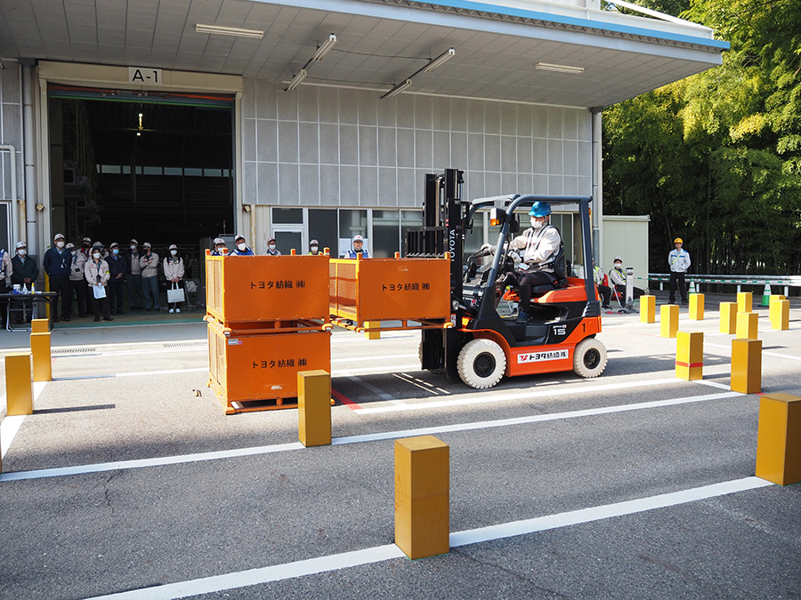 Photo:Forklift