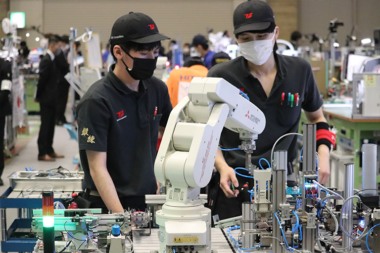 写真:メカトロニクス職種